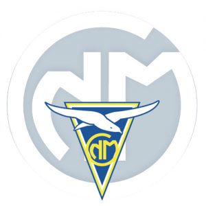 Logo du Cercle des nageurs de Marseille avec dans l'écusson une mouette dans un triangle tete en bas jaune et bleu