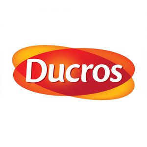 Logo de la marque Ducros. Ducros est écrit en blanc sur deux formes ovales, orangé et rouge, qui se superposent.