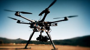 Drone DJI S800 équipé pour la prise de vue aérienne au décollage