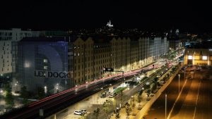 Vue de nuit des Docks de Marseille extrait d'un timelaps