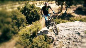 Trial moto en action. Jérôme de chez TeamZ