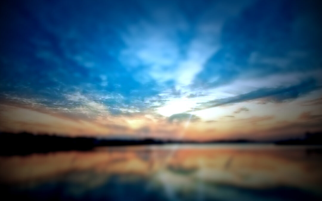 Paysage crepuscule ciel et lac flou